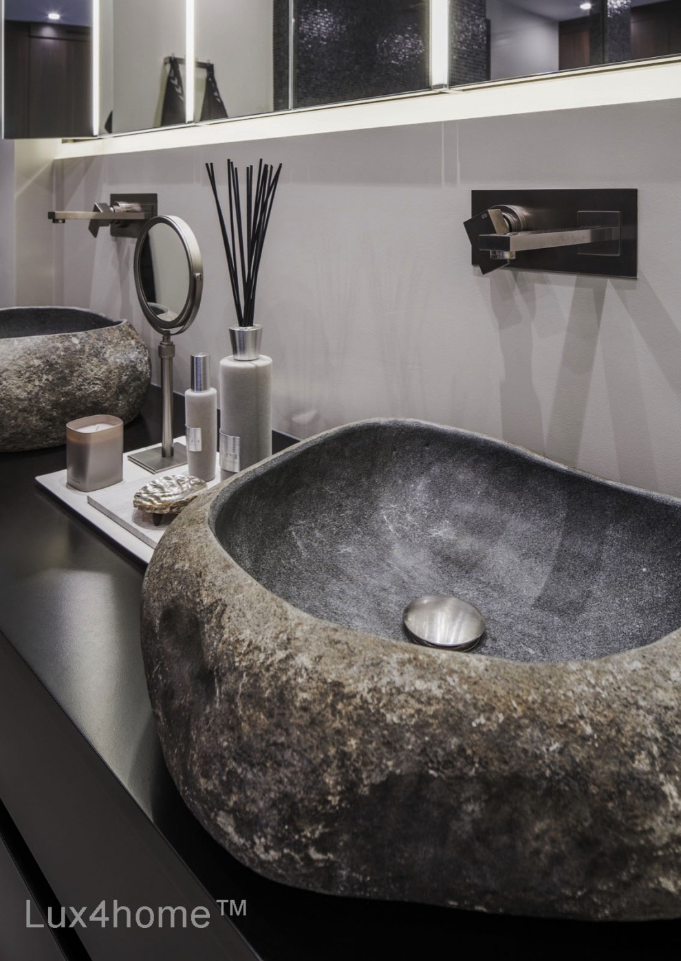 Umywalki z kamienia naturalnego w łazience - kamień polny